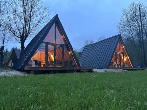 Aed väljaspool majutusasutust E d e l h e r t - Luxe Alpenhuis in prachtig Karinthië