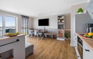 Η κουζίνα ή μικρή κουζίνα στο Langebank Mit Hafenblick