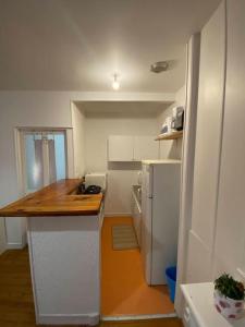 Η κουζίνα ή μικρή κουζίνα στο Charmant Studio , plein centre