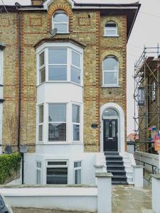 Gallery image of Snug Seaside Apartment With Garden Central Pass the Keys in Broadstairs