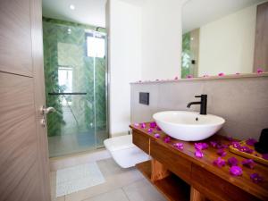 Ένα μπάνιο στο Penthouse de la plage, private lift +49 φωτογραφίες