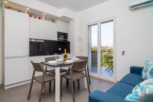Kuchyň nebo kuchyňský kout v ubytování Etnabeach Apartament - Fondachello