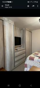 a room with a bed and a flat screen tv at Eldorado Flat Service apto 601- BL 1 in Caldas Novas