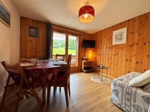 Posezení v ubytování Appartement cosy à Morillon, proche télécabine - FR-1-624-143