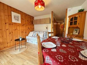 Posezení v ubytování Appartement cosy à Morillon, proche télécabine - FR-1-624-143