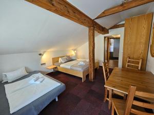 Postel nebo postele na pokoji v ubytování Ski&Bike Nassfeld Apartments