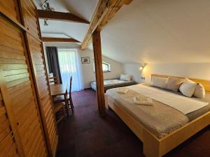 Postel nebo postele na pokoji v ubytování Ski&Bike Nassfeld Apartments