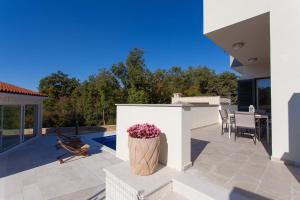 a patio of a house with a vase of flowers at Villa Adrimar in Risika