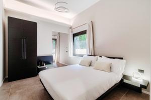 Postel nebo postele na pokoji v ubytování Como Lakeside Suites
