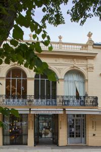 a building with a balcony on top of it at Hôtel Les Lumières - Relais & Châteaux in Versailles