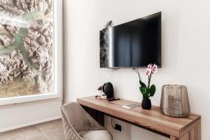 TV a/nebo společenská místnost v ubytování Como Lakeside Suites