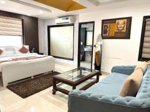 Postel nebo postele na pokoji v ubytování Hotel The Daanish Residency - Karol Bagh