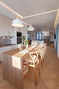 Kuchyň nebo kuchyňský kout v ubytování Apaggio luxury villa