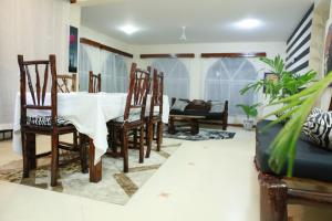 Istumisnurk majutusasutuses NYALI-OCEANVIEW 4BEDROOMs APARTMENT WIITH SWIMMING POOL