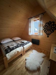En eller flere senge i et værelse på Góralski House