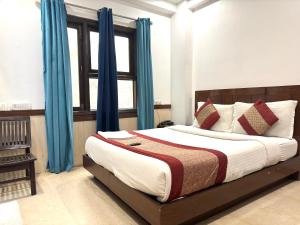 Postel nebo postele na pokoji v ubytování Hotel The Daanish Residency - Karol Bagh