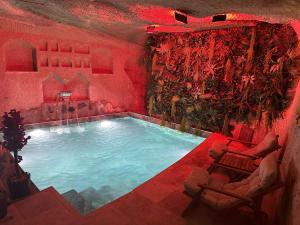 Bazén v ubytování Aşk-ı Nare Cave Hotel - Swimming Pool & SPA nebo v jeho okolí
