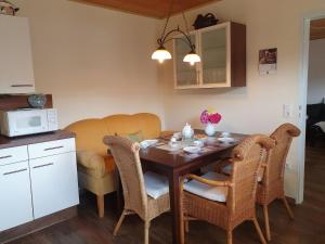 Kuchyň nebo kuchyňský kout v ubytování Ferienwohnung Picidae 55172