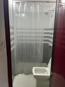 Koupelna v ubytování KRK ROOMS Kottarakara + 10 fotografií