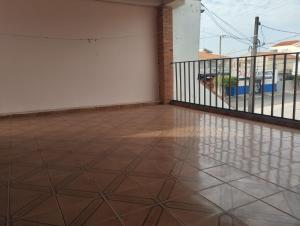 Fotografija v galeriji nastanitve Quarto com cama de casal - Sobrado v mestu Indaiatuba