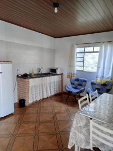 Kuhinja oz. manjša kuhinja v nastanitvi Quarto com cama de casal - Sobrado