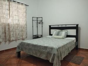 Postelja oz. postelje v sobi nastanitve Quarto com cama de casal - Sobrado