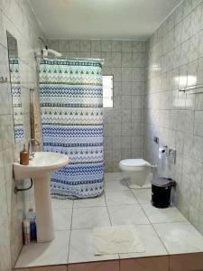 Kopalnica v nastanitvi Quarto com cama de casal - Sobrado