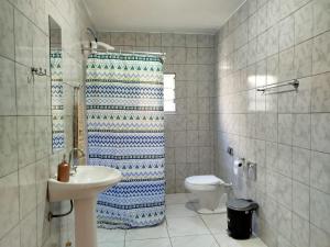 Kopalnica v nastanitvi Quarto com cama de casal - Sobrado