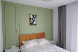 Postel nebo postele na pokoji v ubytování Apartamentai self chek-in free parking