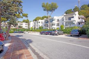 a street with cars parked in front of buildings at Jardín Miraflores in Mijas Costa