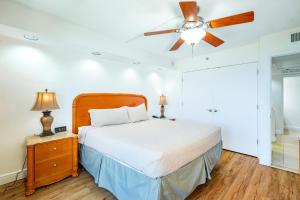 Кровать или кровати в номере Fort Lauderdale Beach Resort by Vacatia