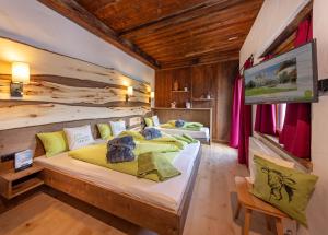 Postel nebo postele na pokoji v ubytování Schloss Saalhof + 37 fotografií