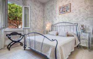 a bedroom with a bed and a window at Awesome Apartment In Casarza Ligure in Casarza Ligure