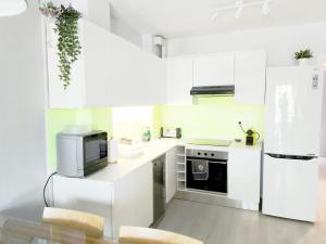 Kuchyň nebo kuchyňský kout v ubytování APARTAMENTO EN EL CENTRO DE CALAFELL