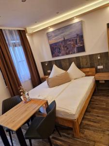 Postel nebo postele na pokoji v ubytování Apartmenthaus Wertheim