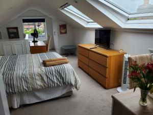 Katil atau katil-katil dalam bilik di Avalon Guest Suite Ewell