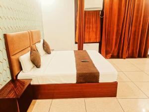 Postel nebo postele na pokoji v ubytování Hotel Tela Suite Near IGI Airport Delhi