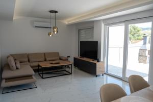 a living room with a couch and a television at Villa Verona in Mostar
