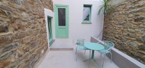 two chairs and a table next to a stone wall at La casa dell'Ingegnere in Albanella