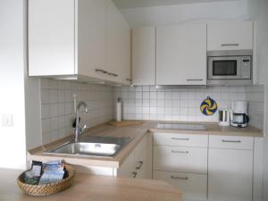 O bucătărie sau chicinetă la Gästehaus Lindemann 4, Knudtsenweg