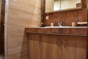 Koupelna v ubytování Konaki Guesthouse + 37 fotografií