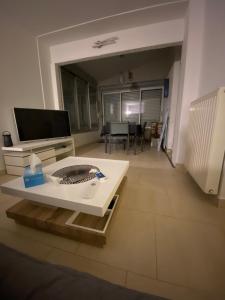 Televízia a/alebo spoločenská miestnosť v ubytovaní Appartement Cap d Agde Magnifique vue mer