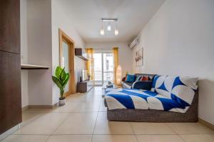 Zona de estar de Modern 2BR Apt with Balconies in St Julians, Paceville - APT 5 by Vaganza