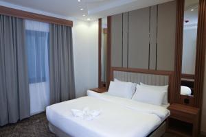 Postel nebo postele na pokoji v ubytování Buyot Malath Serviced Apartment - شقق بيوت ملاذ للشقق المخدومة