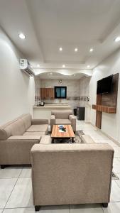 TV a/nebo společenská místnost v ubytování Buyot Malath Serviced Apartment - شقق بيوت ملاذ للشقق المخدومة
