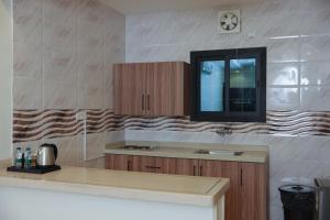 Kuchyň nebo kuchyňský kout v ubytování Buyot Malath Serviced Apartment - شقق بيوت ملاذ للشقق المخدومة