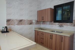 Kuchyň nebo kuchyňský kout v ubytování Buyot Malath Serviced Apartment - شقق بيوت ملاذ للشقق المخدومة