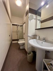 Koupelna v ubytování Hotel La Pace