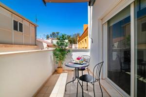 A balcony or terrace at Apartamentos Pedregalejo Beach Playa