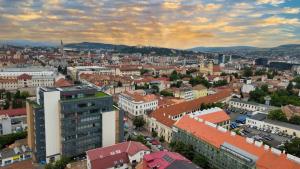 Nespecifikovaný výhled na destinaci Kluž nebo výhled na město při pohledu z apartmánu